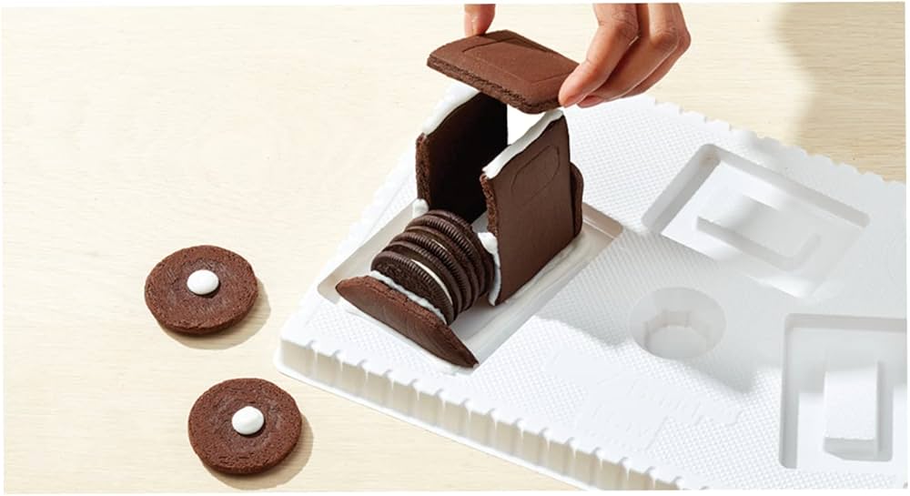 Oreo E-Z Build Cookie Train USA - 22.13oz (627g) – MCR Snack Distro